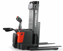 Cargar imagen en el visor de la galería, Montacargas - Apilador Eléctrico de 1.5 tonelada y 5.5 metros de altura con patas y uñas ajustables