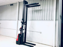 Cargar imagen en el visor de la galería, Apilador Eléctrico 1.5 ton y 3.6 mtrs de altura base angosta