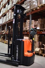 Cargar imagen en el visor de la galería, Estibador Eléctrico de 1.8 tonelada y 4.6 metros de altura