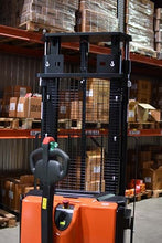 Cargar imagen en el visor de la galería, Estibador Eléctrico de 1.8 tonelada y 4.6 metros de altura