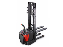 Cargar imagen en el visor de la galería, Montacargas - Apilador Eléctrico Hombre A Bordo 1.5 tonelada a 3.4 metros de altura
