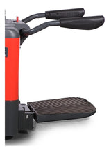 Cargar imagen en el visor de la galería, Montacargas - Apilador Eléctrico Hombre A Bordo 1.5 tonelada a 3.4 metros de altura